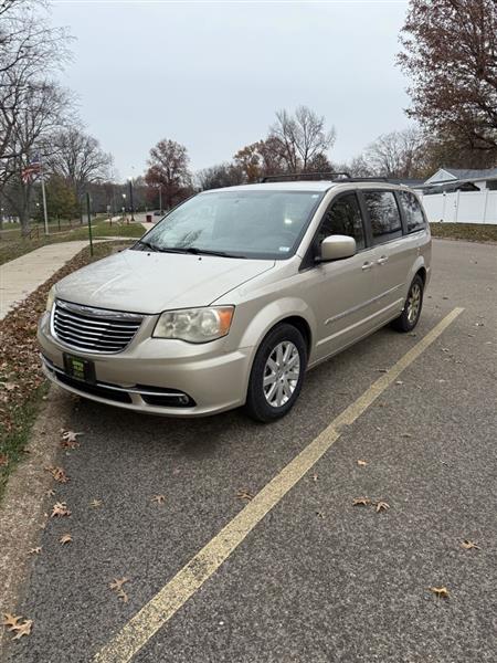 Chrysler Town & Country's photo