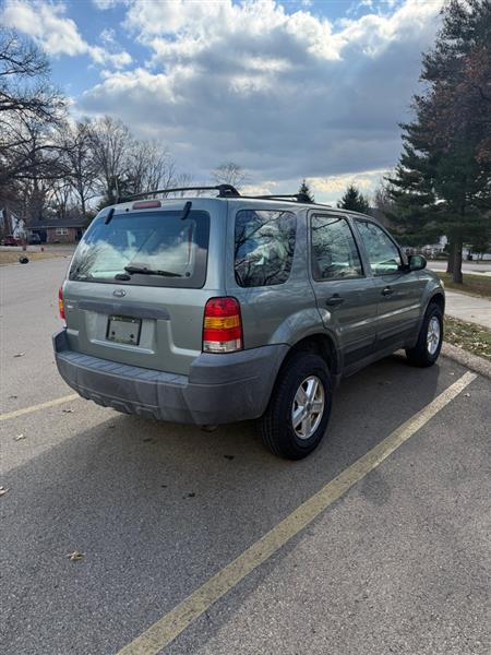 2005 Ford Escape XLS photo 5