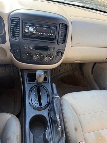 2005 Ford Escape XLS photo 14