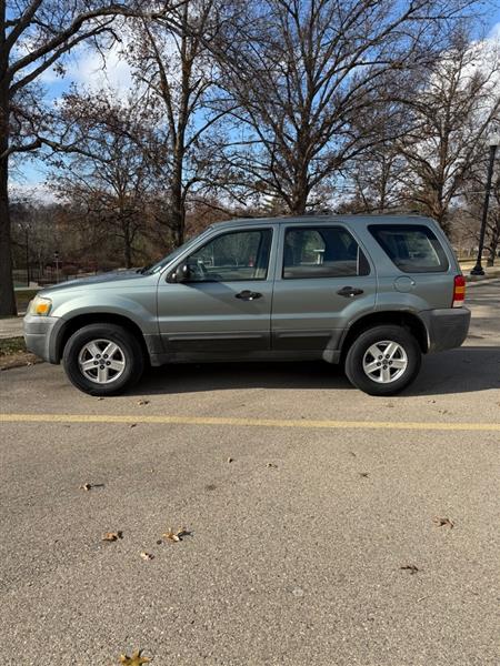 2005 Ford Escape XLS photo 8