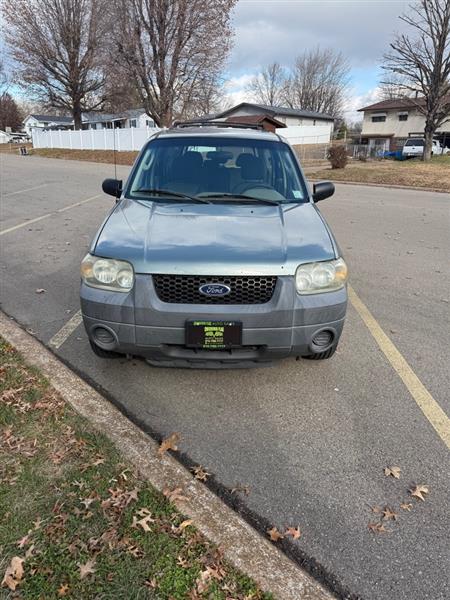 2005 Ford Escape XLS photo 2