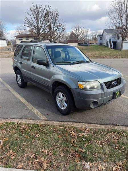 2005 Ford Escape XLS photo 3