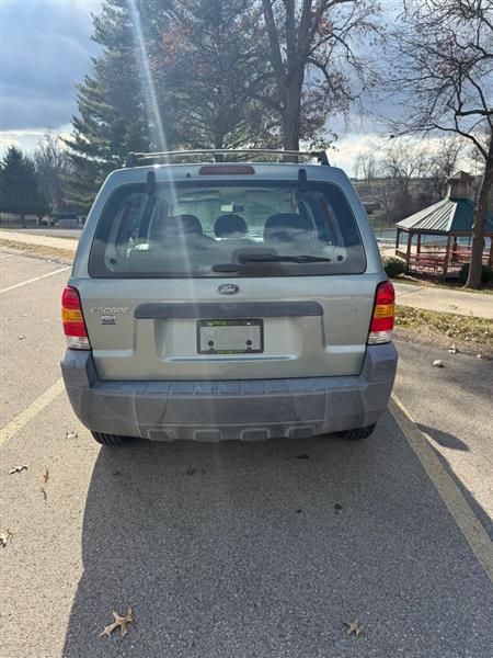 2005 Ford Escape XLS photo 6