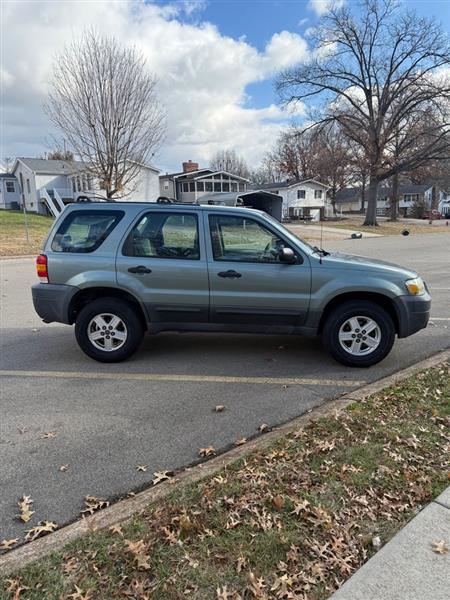 2005 Ford Escape XLS photo 4